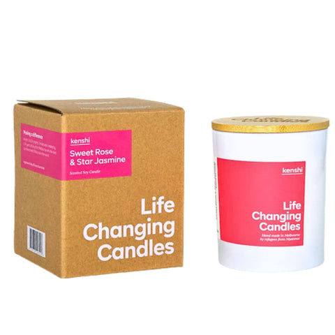 Kenshi candle with a wooden lid and packaging on a white background